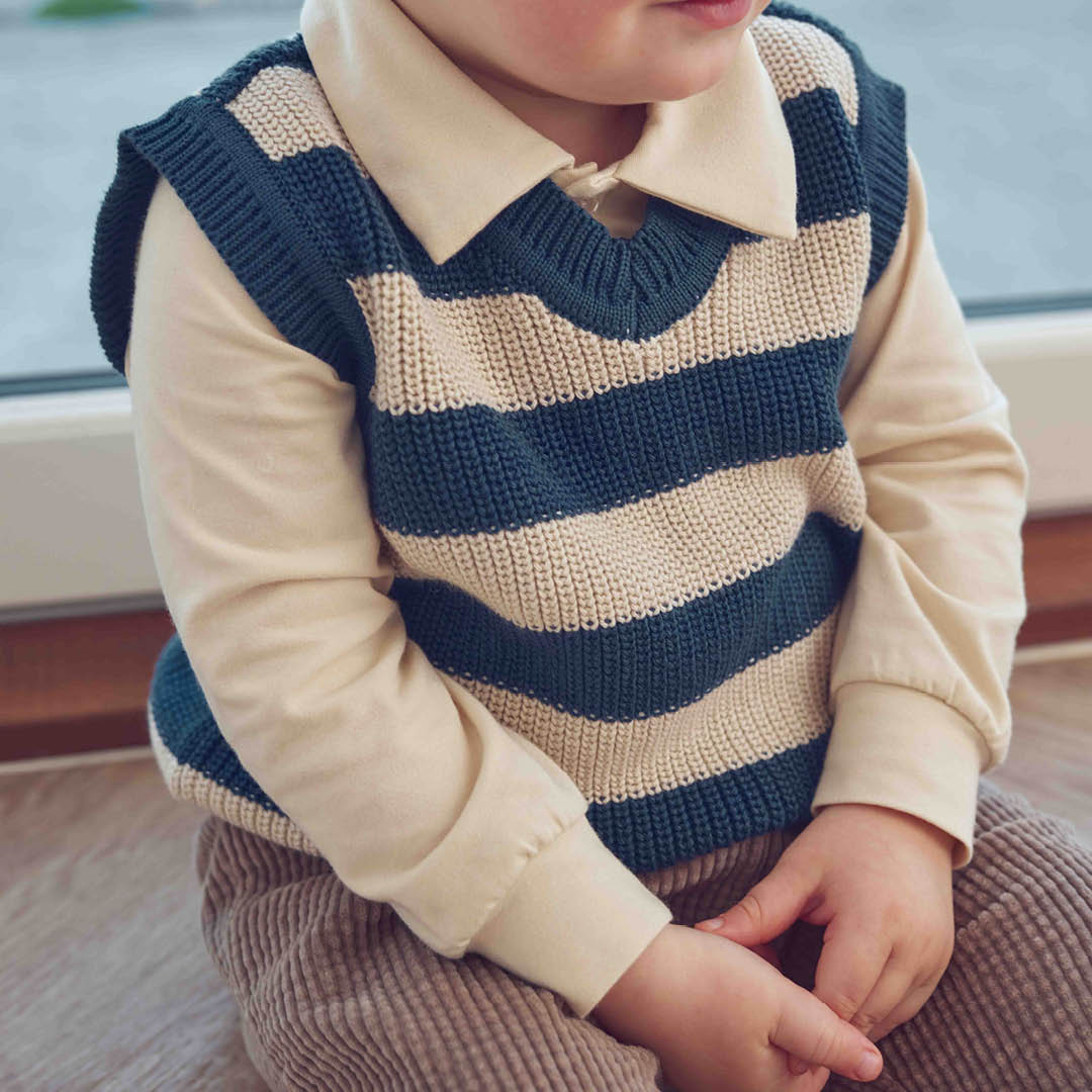 Barn í Cozy Me síðerma pólóbolur í litnum Eik
