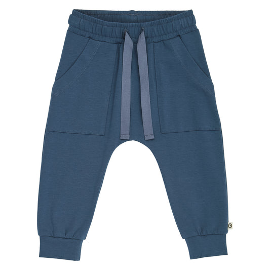 Cozy Me buxur með stórum vösum fyrir ungabörn í litnum Dökkblár - framhlið