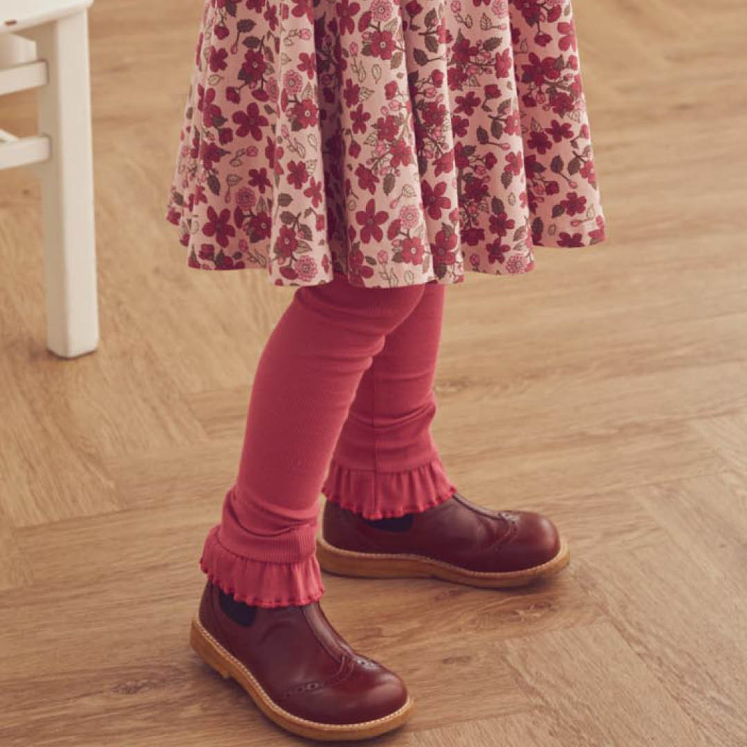 Barn í Cozy Me riffluprjónaðar leggings með pífum í litnum Barokkbleikur