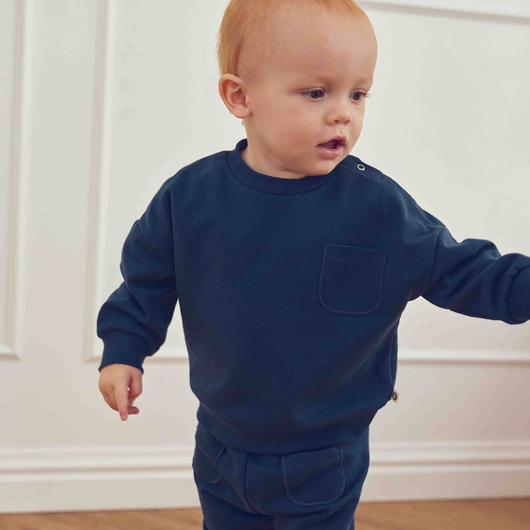 Barn í Cozy Me peysa með vasa fyrir ungabörn í litnum Dökkblár
