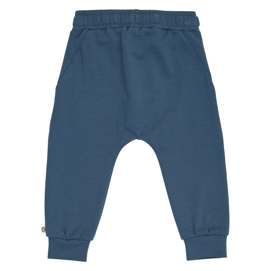 Cozy Me buxur með stórum vösum fyrir ungabörn í litnum Dökkblár - bakhlið
